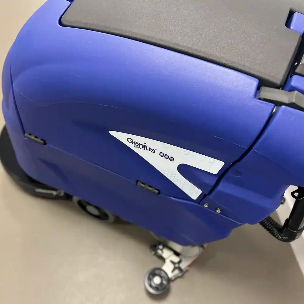 self propelled scrubber dryer