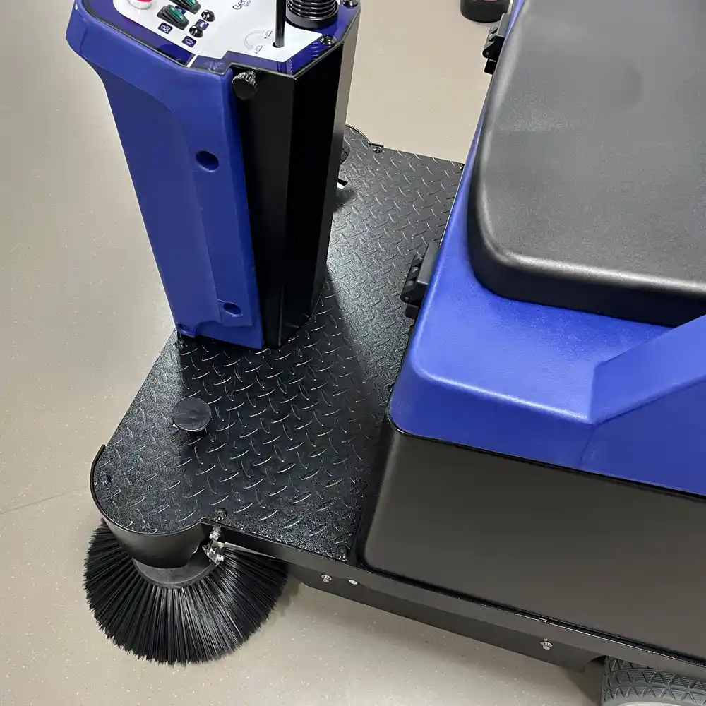 large scrubber dryer machine